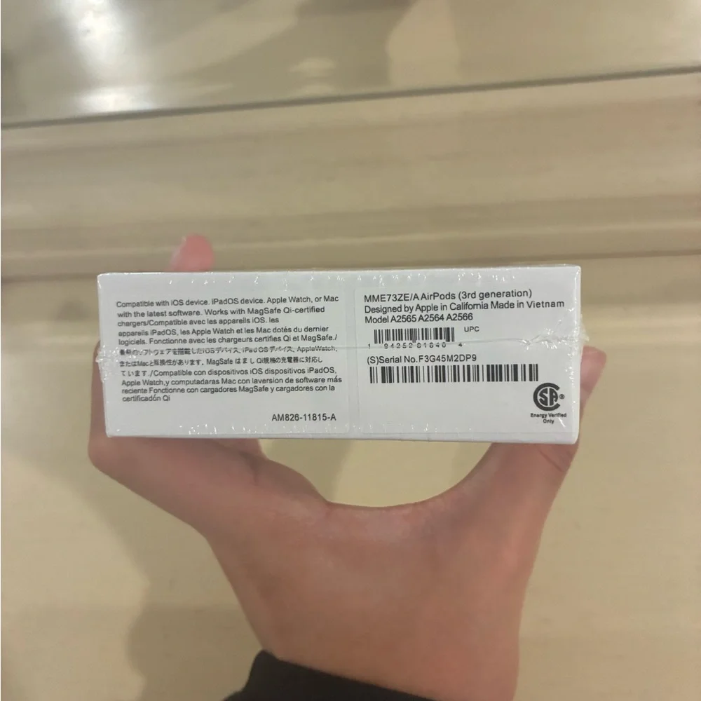 Apple Wireless Earbuds in White